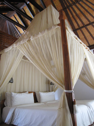 バリ島天蓋ベッド