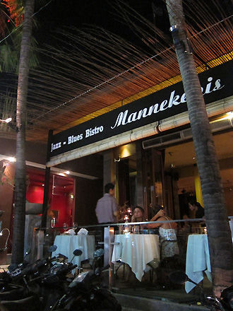 バリ島グルメ： ベルギー料理『マネピケス』で白ビールとエスカルゴ
