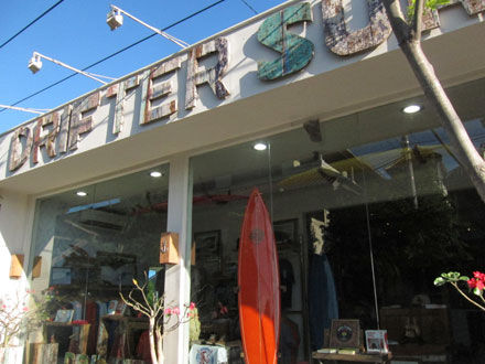 スミニャックのサーフショップ＆カフェ Drifter Surf Shop