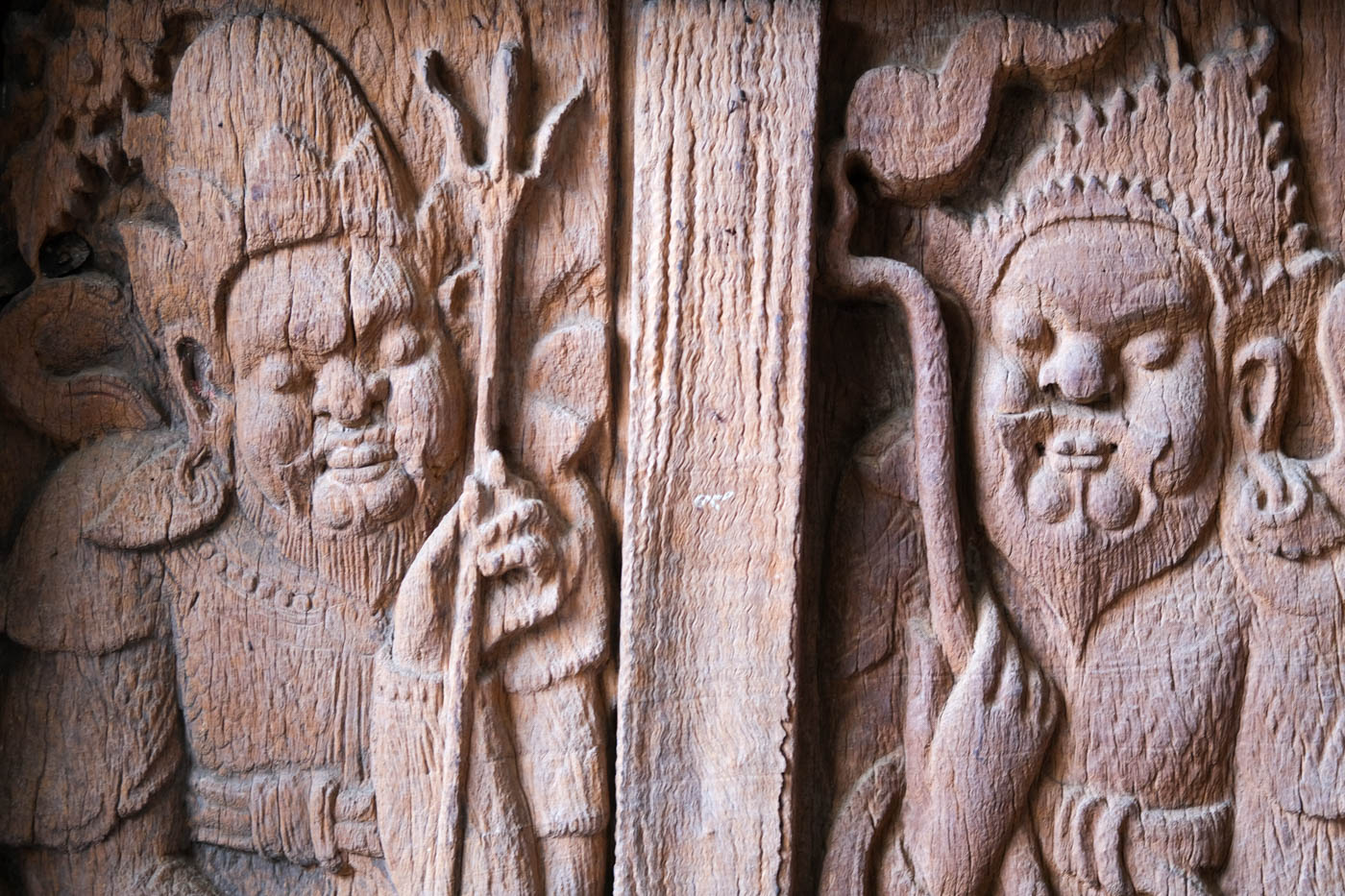 アユタヤ様式 木彫りのドアパネル